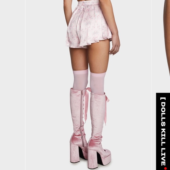 Sugar THRILLZ scandal sheet pleated shorts - Picture 4 of 6